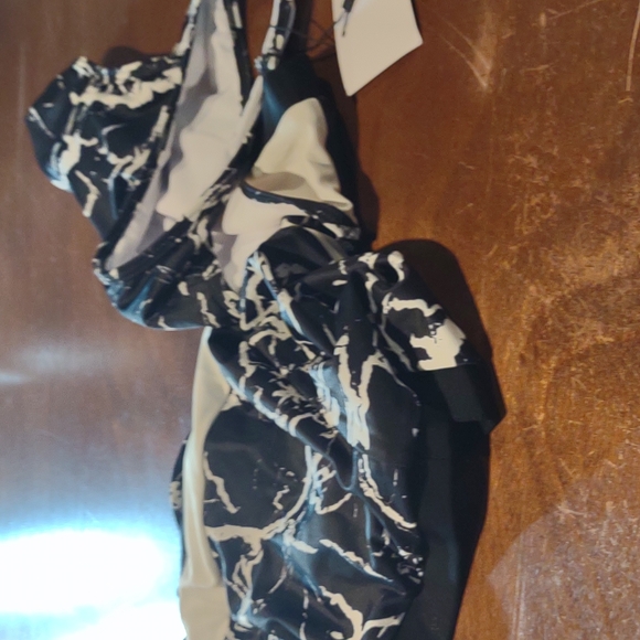 NWT 2 Piece Swimsuit by WENLY ZENG size L - Picture 9 of 9